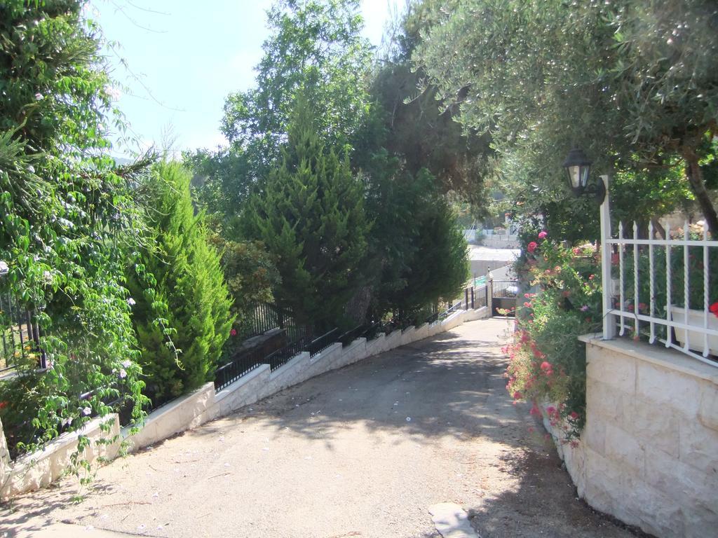 Rosary Sister Guest House Ein Karem Jerusalem Exteriör bild