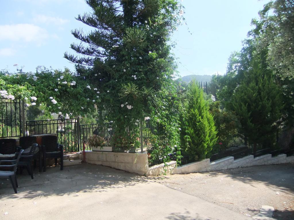 Rosary Sister Guest House Ein Karem Jerusalem Exteriör bild