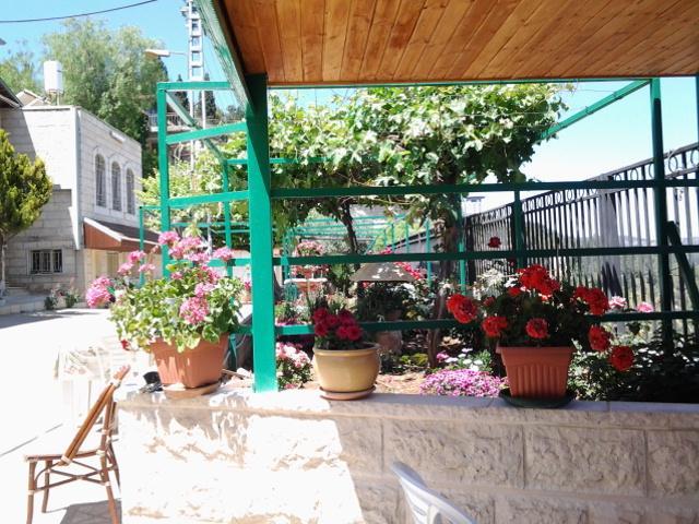 Rosary Sister Guest House Ein Karem Jerusalem Exteriör bild