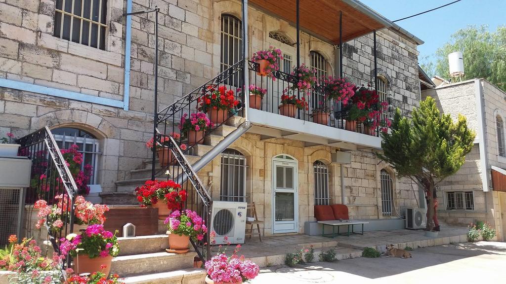 Rosary Sister Guest House Ein Karem Jerusalem Exteriör bild